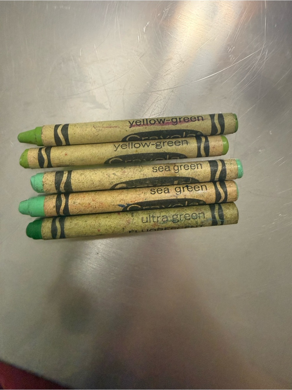 Set of vintage / collectible / discontinued Crayola crayons - greens